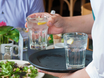 Kostensparen mit Tafelwasser in der Gastronomie