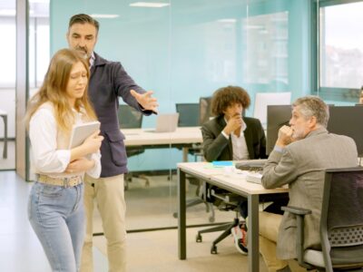 Schikane im Arbeitsrecht: Mein Chef stellt mich vor anderen bloß