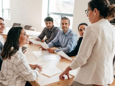 Die 4 Führungsstile nach Lewin: Ein Leitfaden für erfolgreiche Teamführung