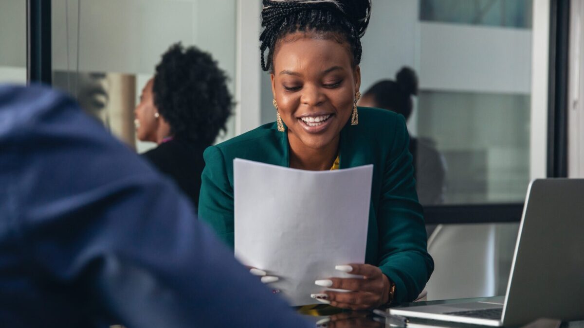 Der Unterschied zwischen Stellenbeschreibung und Stellenausschreibung: Wichtige Unterschiede verstehen
