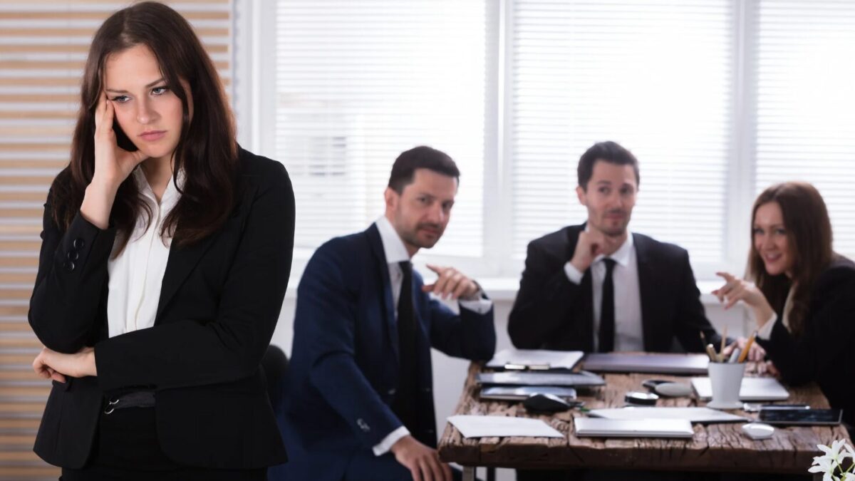 Soziale Ausgrenzung am Arbeitsplatz: Ursachen, Auswirkungen und Lösungen