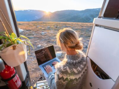 Remote Arbeiten im Ausland: Flexibilität, Chancen und wichtige Tipps für Arbeitnehmer und Arbeitgeber