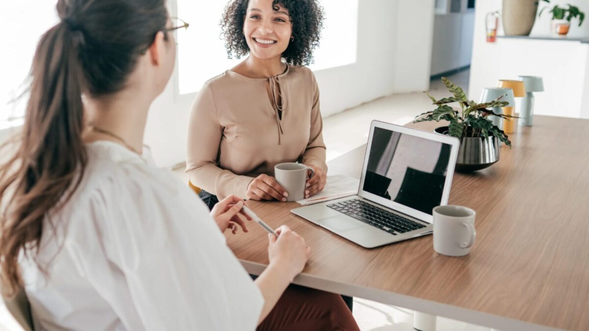 Wie man mit den neuesten HR-News und Trends Schritt hält