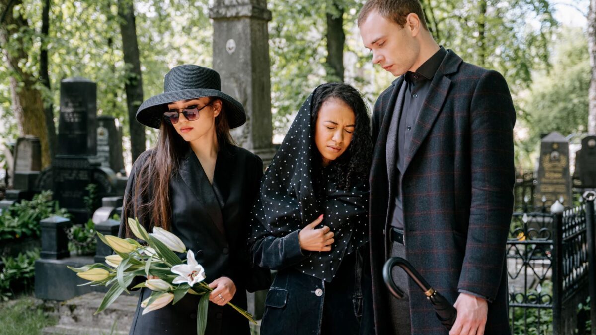 Checkliste zum Todesfall eines Elternteils – das müssen sie tun als Angehörige