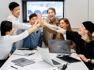 Team Spruch für Motivation als Schlüssel zu mehr Energie und Zusammenhalt im Team