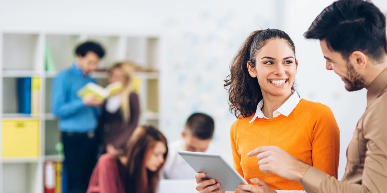 Ist meine Kollegin in mich verliebt Anzeichen sicher wahrnehmen