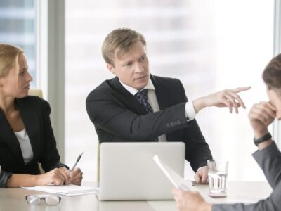 Arbeitgeber verklagen wegen psychischer Belastung