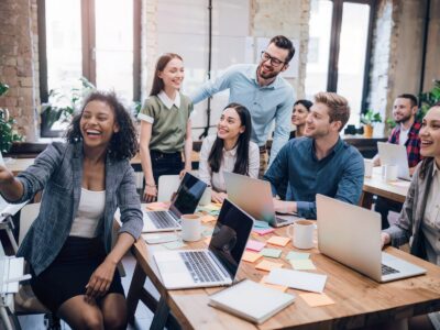 Moderne Kommunikationskanäle in der Mitarbeiterbindung