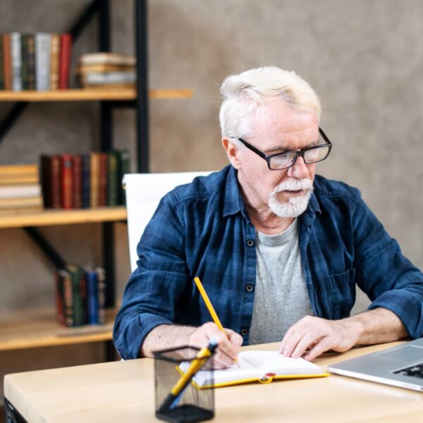 Muss man kündigen wenn man in Rente geht Regeln zu Renteneintritt und Kündigung