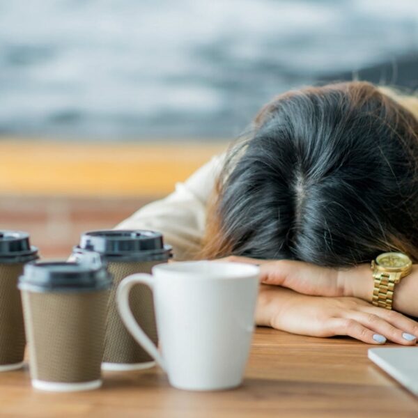 Krankschreibung wegen Erschöpfung - was darf ich machen? Burnout, Arbeitsunfähigkeit und Regeln für krankgeschriebenen Alltag.