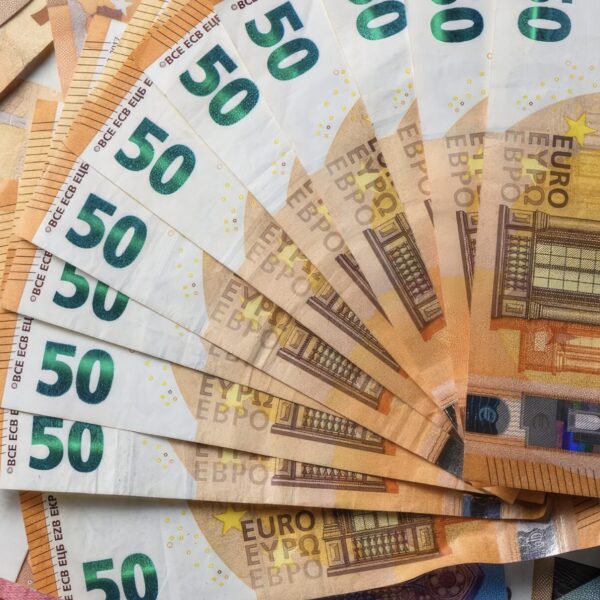 Wieviel Rentner bekommen über 2000 Euro Rente